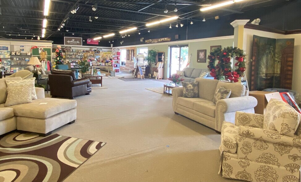 More Photos Of 3351 Hickory Blvd, Hudson Freestanding For Sale