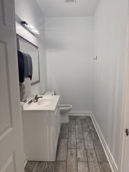 More Photos Of 3215-3217 S Macdill, Tampa Unknown For Lease