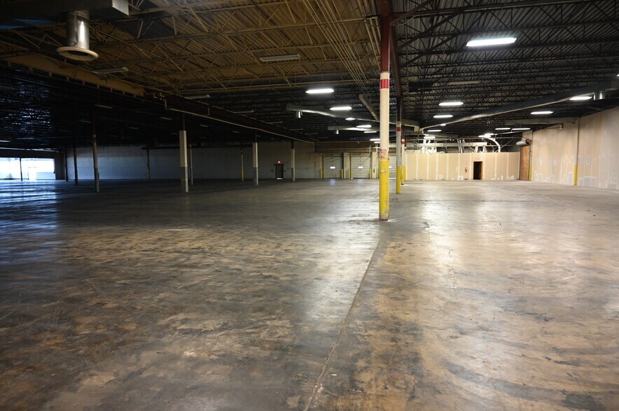 More Photos Of 2300 Claremont Ave, Ashland Freestanding For Lease