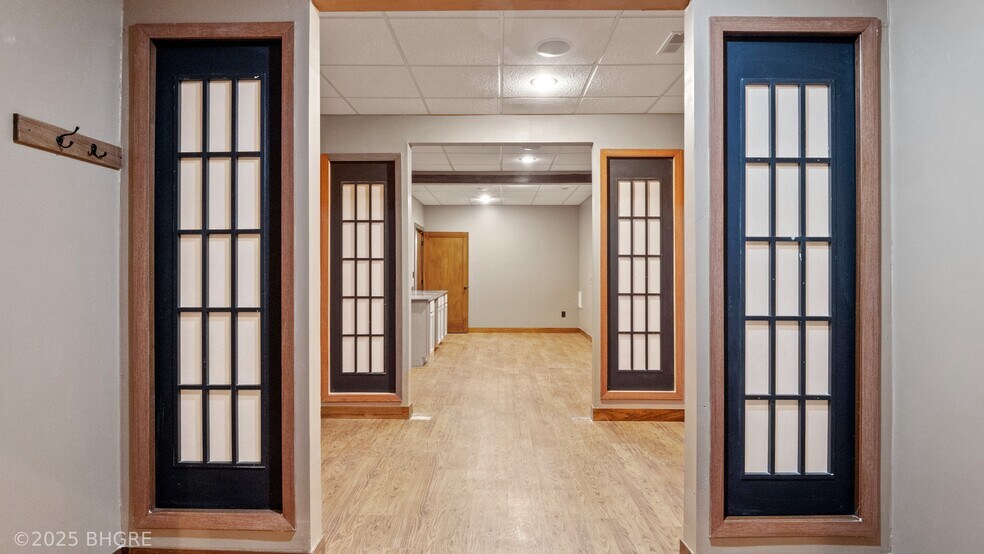 More Photos Of 202 S 9th St, Indianola Storefront For Sale