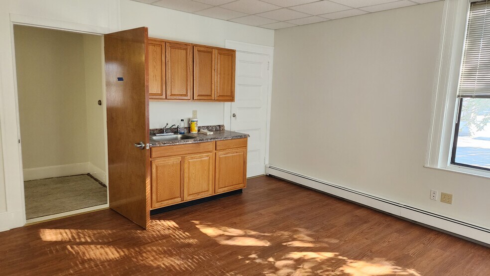 More Photos Of 14-18 Broadway, Taunton Storefront Retail Office For Lease