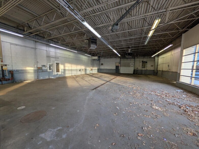 More Photos Of 1955 County Road D E, Maplewood Auto Repair For Sale