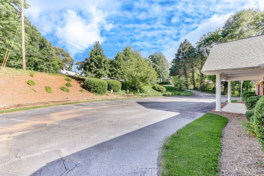 More Photos Of 415 Fisk Ave, Demorest Medical For Sale