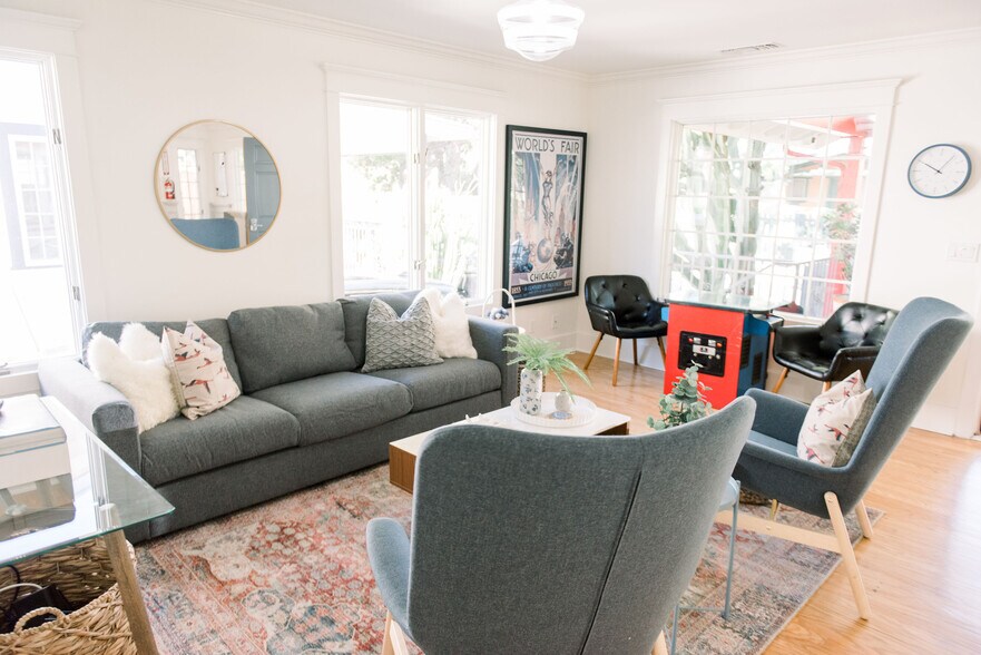 More Photos Of 6082 Selma Ave, Los Angeles Rehabilitation Center For Lease