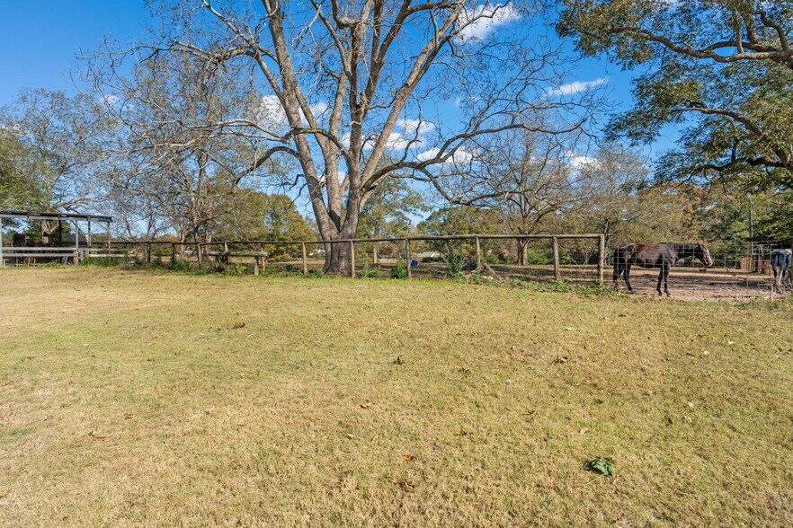 More Photos Of 607 Butts Mill Rd, Pine Mountain General Retail For Sale