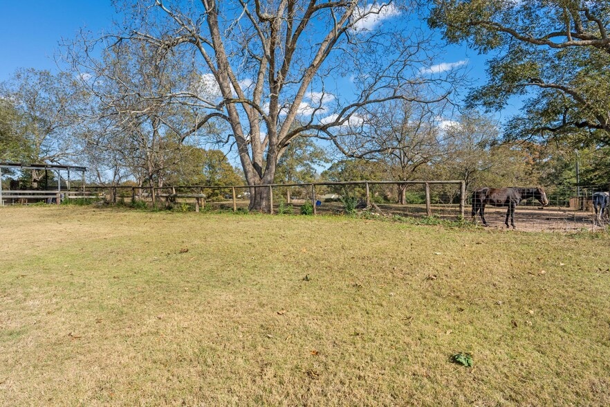 More Photos Of 607 Butts Mill Rd, Pine Mountain General Retail For Sale