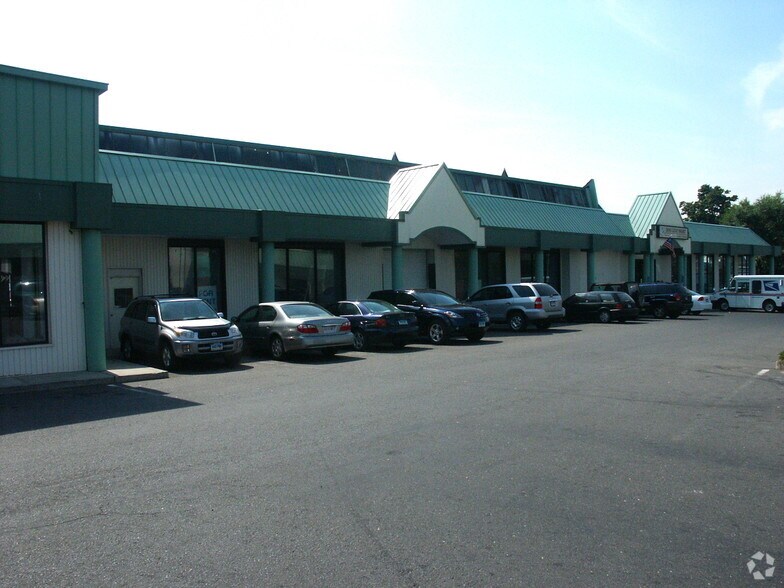 More Photos Of 15 Cross St, Norwalk Unknown For Lease