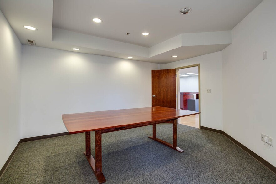 More Photos Of 1140 E Market St, Charlottesville Office For Lease