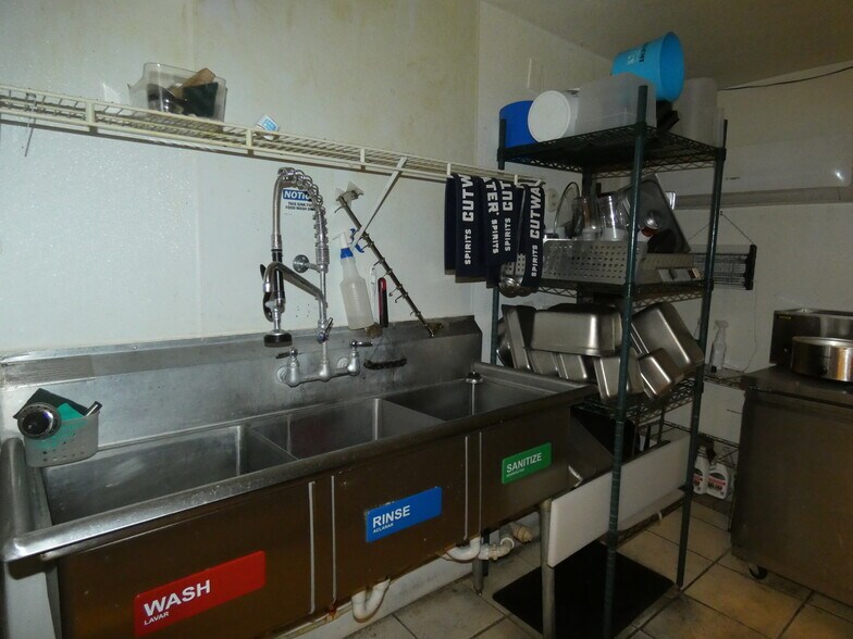 More Photos Of 410 Broad St, Brooksville Freestanding For Lease