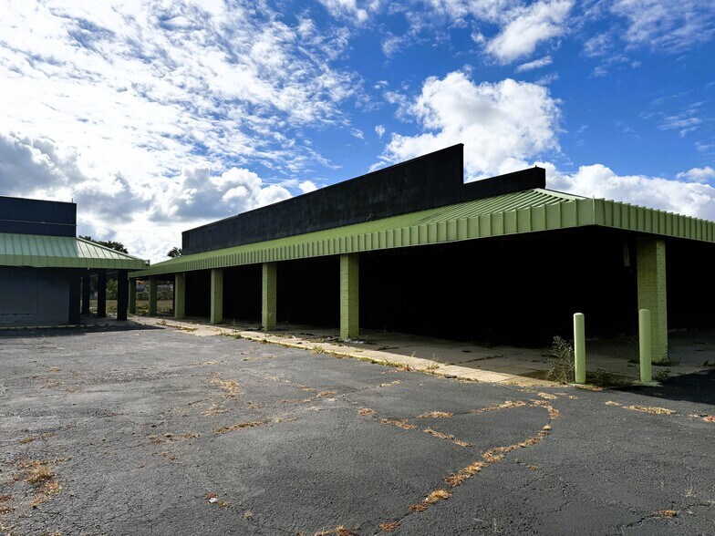 More Photos Of 3402 Richfield Rd, Flint Freestanding For Lease