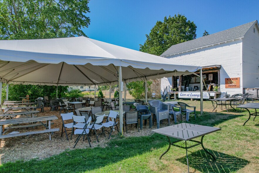 More Photos Of 10 Hardy Rd, Westbrook Freestanding For Sale