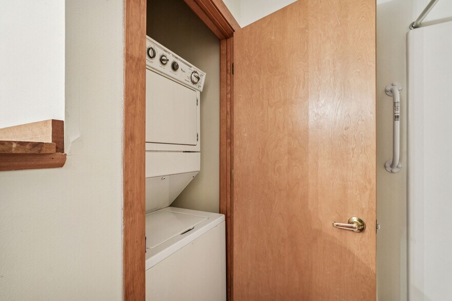 More Photos Of 134 Main St, Racine Apartments For Sale