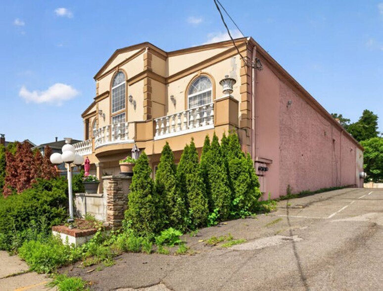 More Photos Of 160 Lincoln Ave, Hawthorne General Retail For Sale