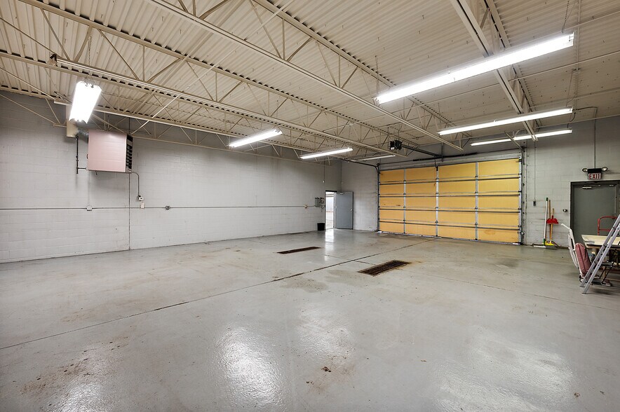 More Photos Of 16560 Industrial St, Roseville Warehouse For Sale