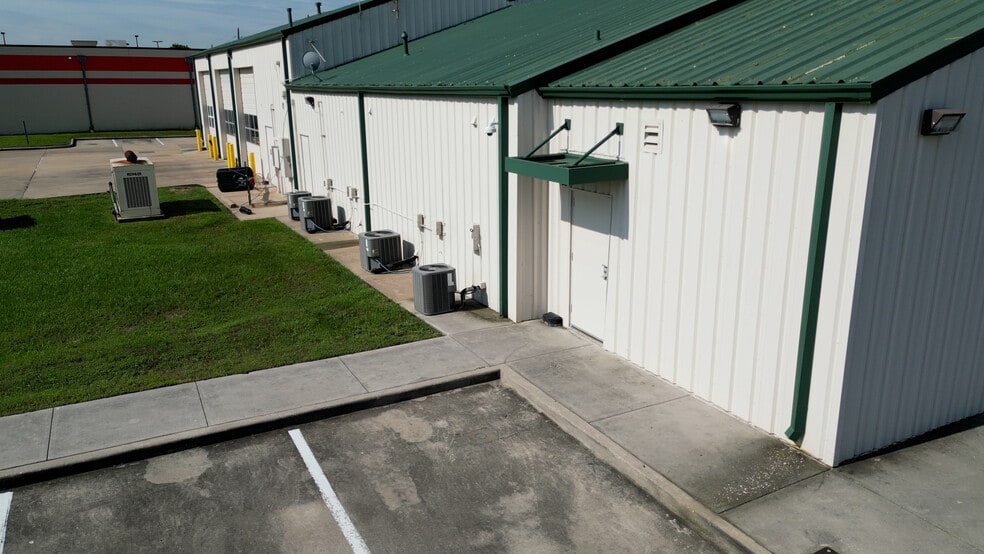 More Photos Of 6404 N Eldridge Pky, Houston Flex For Lease