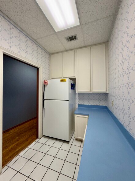 More Photos Of 3560 Delaware St, Beaumont Medical For Sale