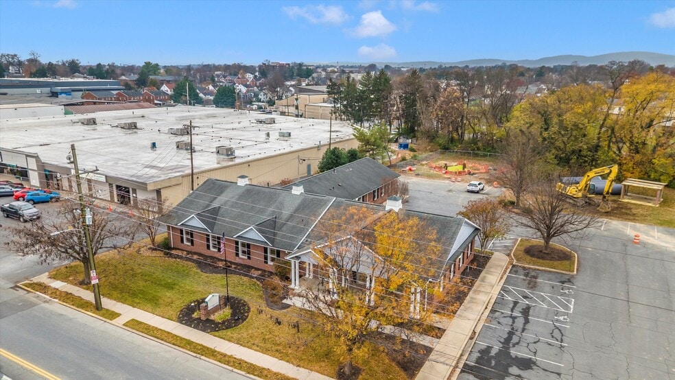 More Photos Of 925 N East St, Frederick Bank For Lease