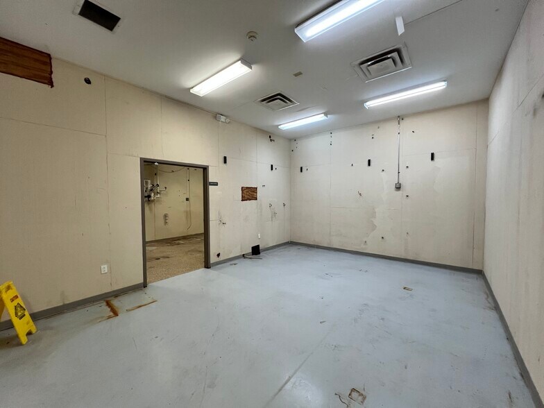 More Photos Of 923 S Broadway, Portland Medical For Sale
