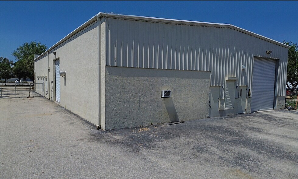 More Photos Of 5811 Corporation Cir, Fort Myers Warehouse For Sale
