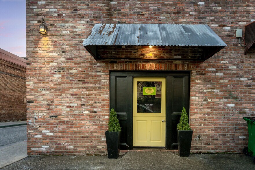 More Photos Of 102 W Main St, Grass Valley General Retail For Sale