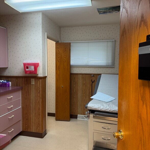More Photos Of 3 Parkside Ct, Utica Medical For Lease