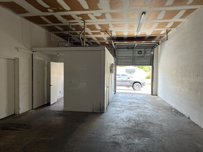 More Photos Of 3650 NE 25th St, Ocala Warehouse For Lease