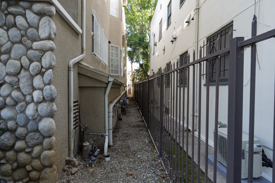 More Photos Of 2370 Portland St, Los Angeles Apartments For Sale