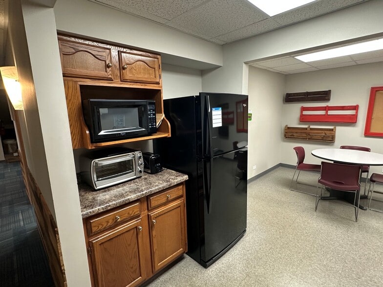 More Photos Of 7647 W 100th Pl, Bridgeview Warehouse For Sale