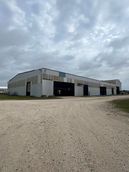 More Photos Of 750A Viaduct Rd, Chickasaw Manufacturing For Lease