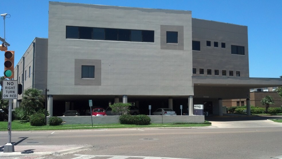 Primary Photo Of 718 Elizabeth St, Corpus Christi Medical For Lease