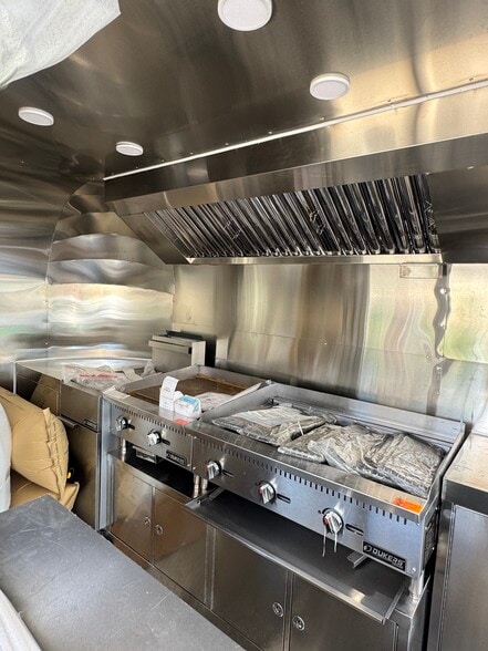 More Photos Of 410 E 37th St, Savannah Freestanding For Lease