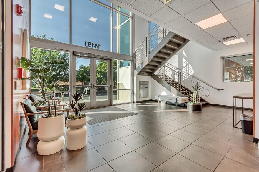 More Photos Of 14193 S Minuteman Dr, Draper Office Residential For Lease