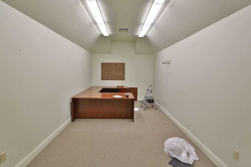 More Photos Of 77 State Rd, Dartmouth Office For Lease