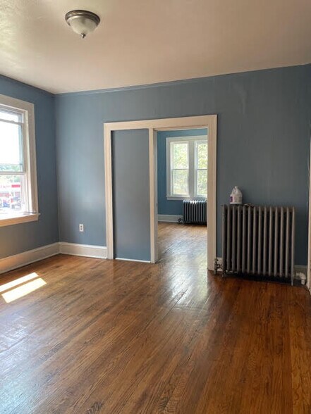 More Photos Of 174 Ashley St, Hartford Apartments For Sale