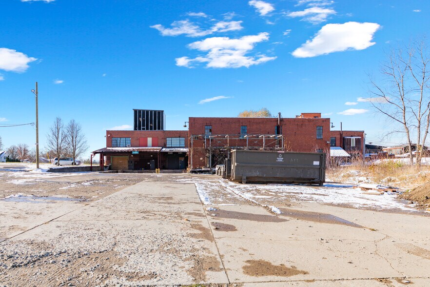More Photos Of 1305 S Cedar St, Lansing Warehouse For Sale