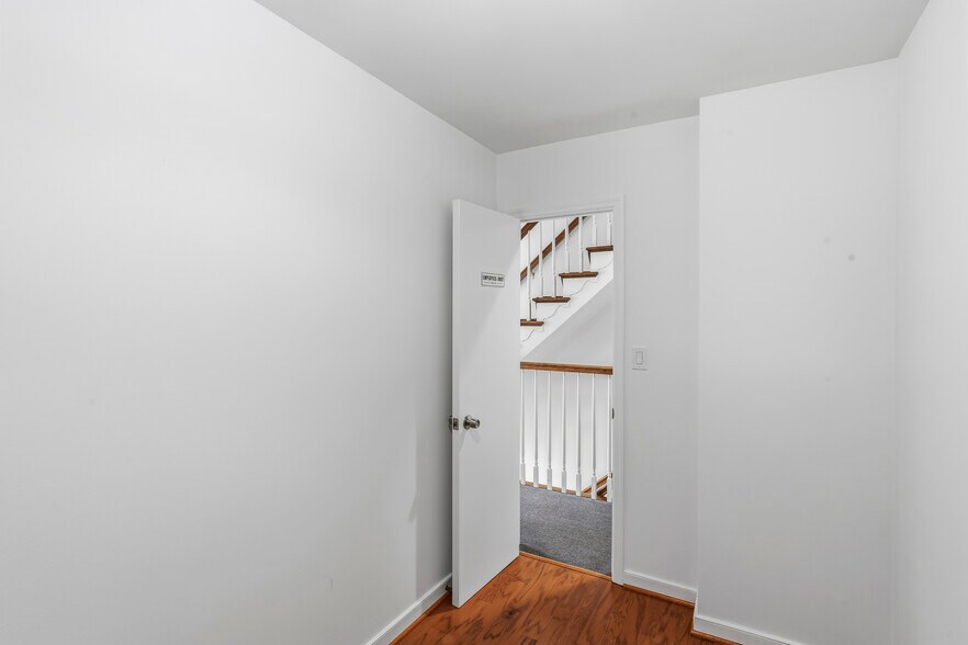 More Photos Of 801-809 Franklin St, Alexandria Loft Creative Space For Lease