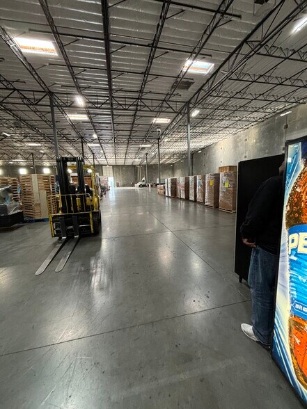 More Photos Of 6425 S Jones Blvd, Las Vegas Distribution For Lease