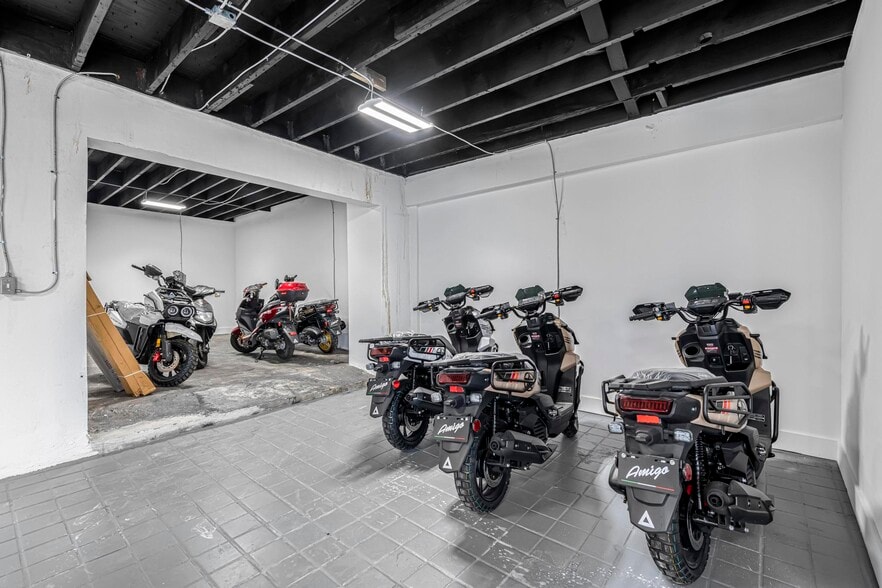 More Photos Of 3705 NW 35th Ave, Miami Warehouse For Lease