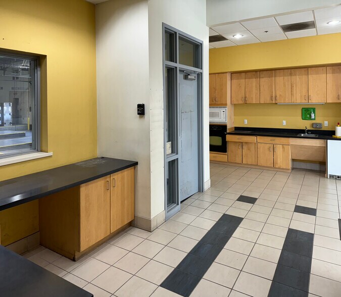 More Photos Of 3761 E Tennessee St, Tucson Warehouse For Lease