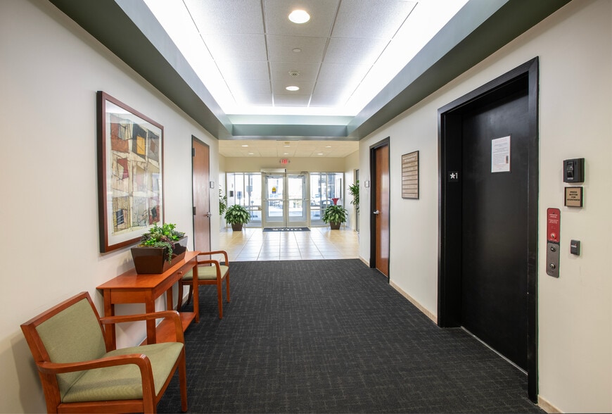 More Photos Of 9395 Kenwood Rd, Blue Ash Medical For Lease