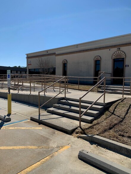 More Photos Of 200 W Parkway Dr, Egg Harbor Township Warehouse For Lease