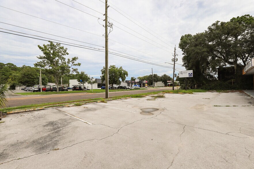 More Photos Of 1947 N Main St, Gainesville Freestanding For Sale