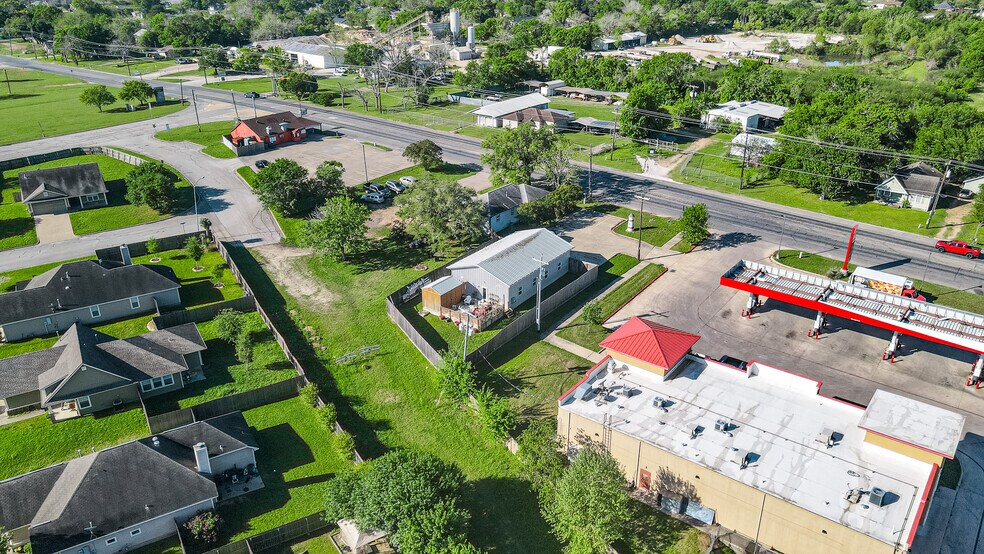 More Photos Of 1610 N Park St, Brenham Light Manufacturing For Sale