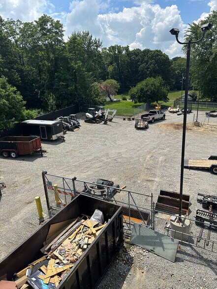 More Photos Of 517 John St, Hillsboro Flex For Sale