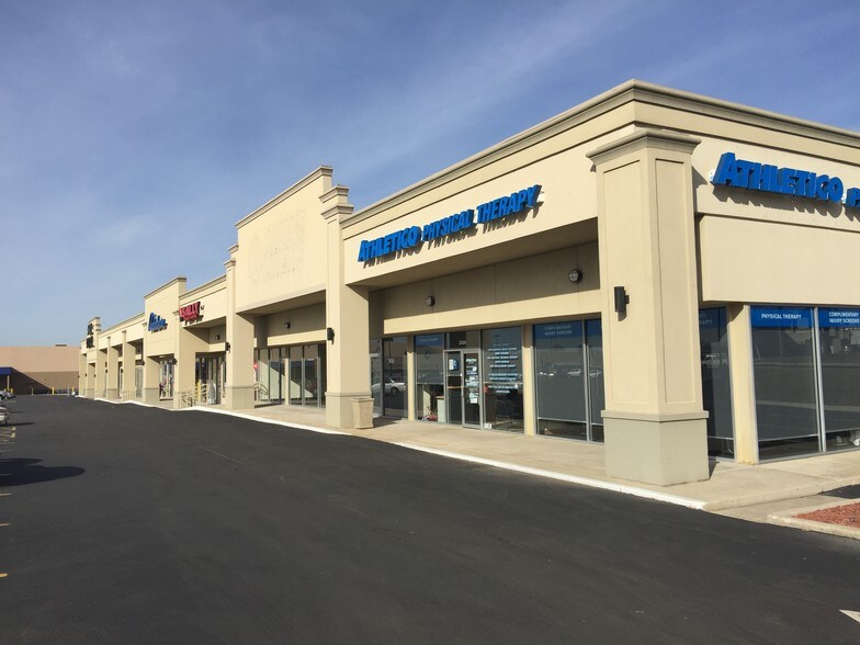 More Photos Of 2500 W 95th St, Evergreen Park Department Store For Lease