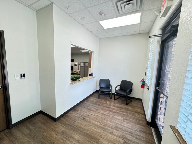 More Photos Of 1011 Surrey Ln, Flower Mound Office For Lease