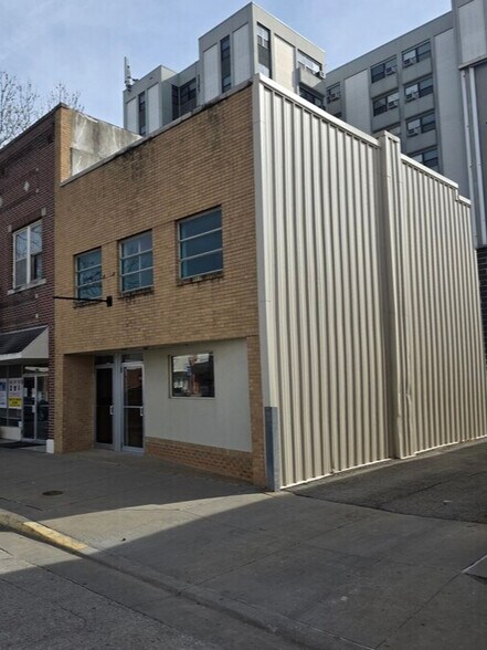 Primary Photo Of 710 Commercial St, Atchison General Retail For Lease