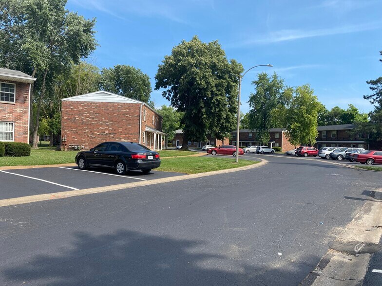 More Photos Of 1624 Northwinds Estates Dr, Saint Louis Apartments For Sale