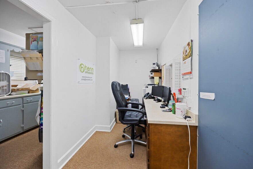 More Photos Of 4816 Greenwood Rd, Louisville Medical For Lease