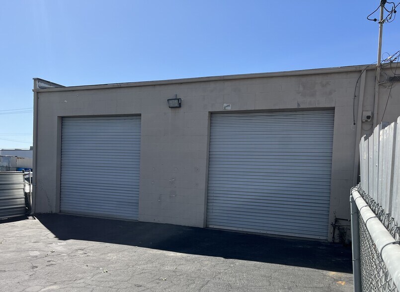 More Photos Of 324-326 S Motor Ave, Azusa Warehouse For Lease